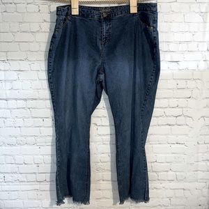 24W 5 pocket style jean Very good preloved condition Stitched decorative…